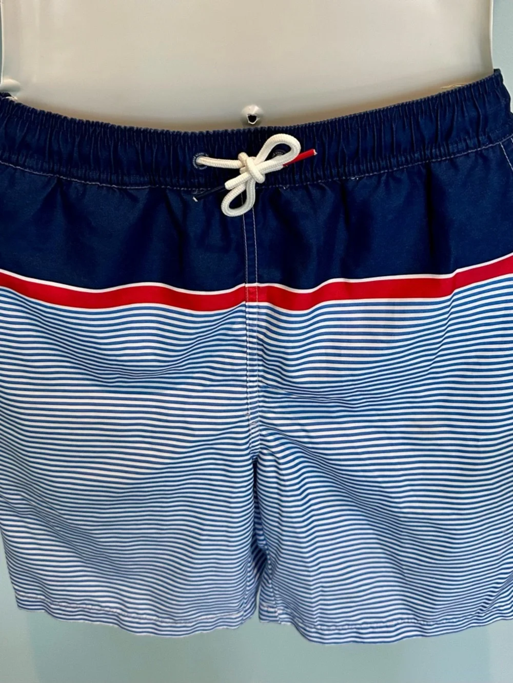 Vineyard Vines Target Gradient striped swim trunks size Small